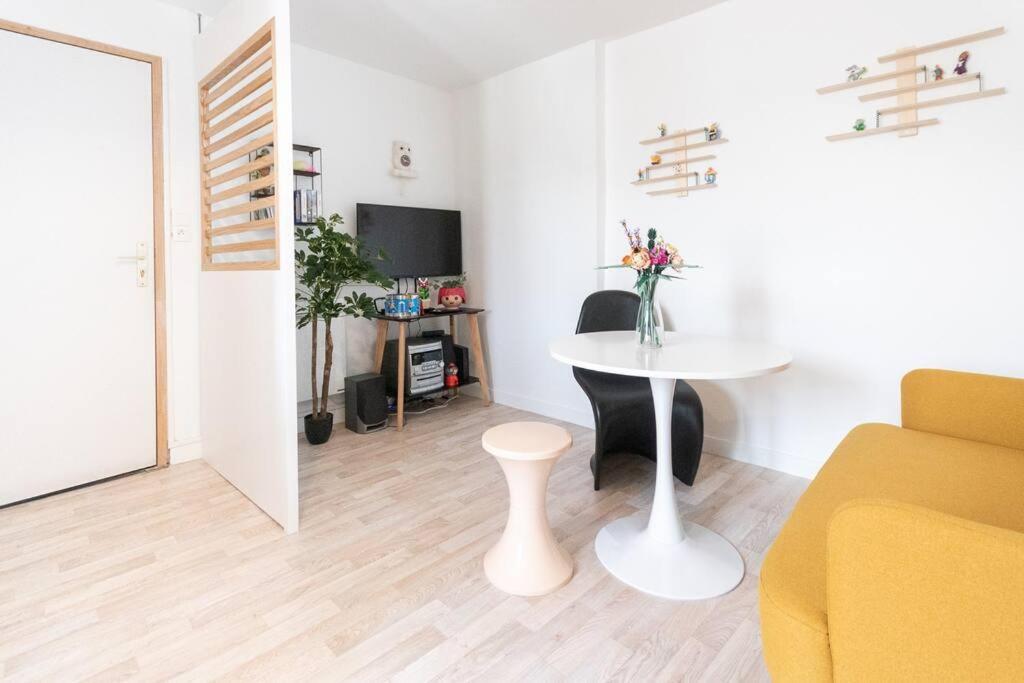 Souvenirs D'Enfance-La Bonne Marienne-La Madeleine Apartment Angers Luaran gambar